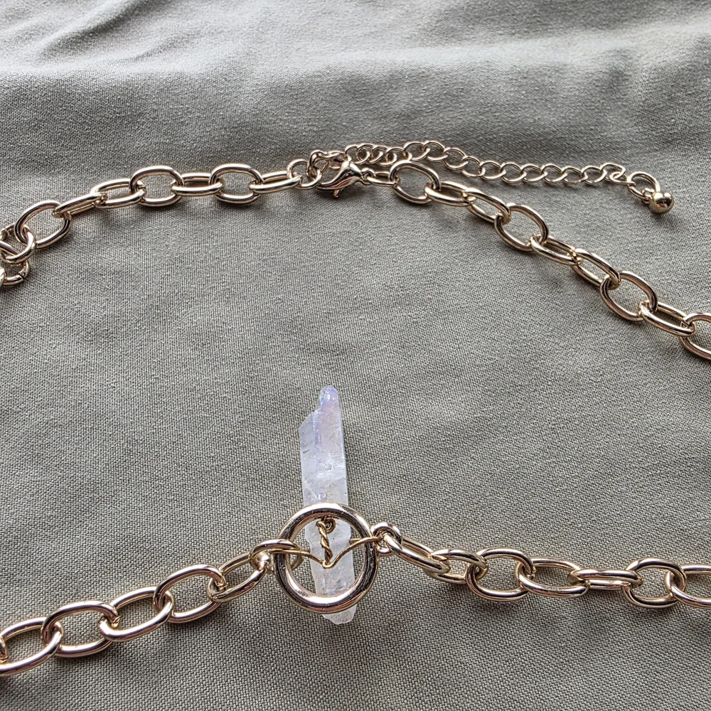🤍 Aura Quartz Choker - Picture 7 of 7